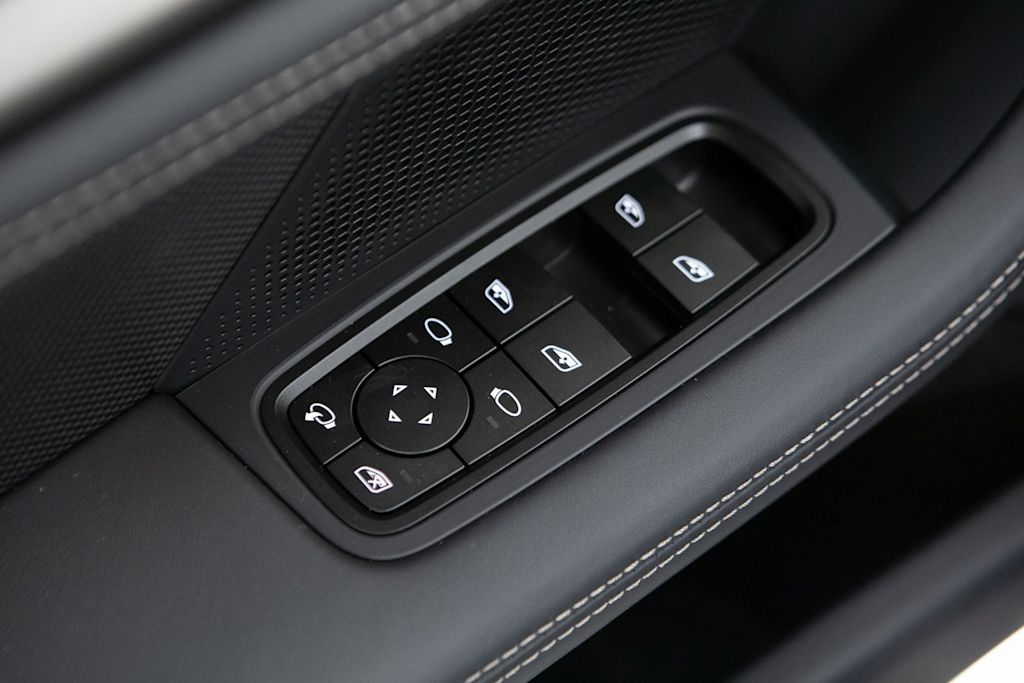 Thumbnail: 2026 Porsche Taycan - 19