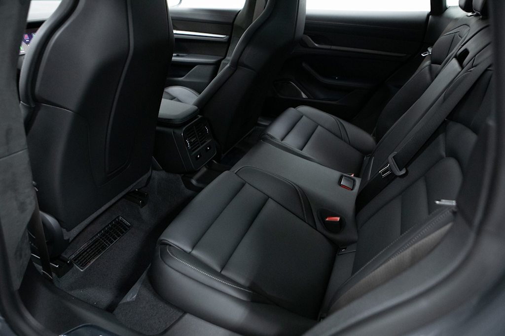 Thumbnail: 2026 Porsche Taycan - 8