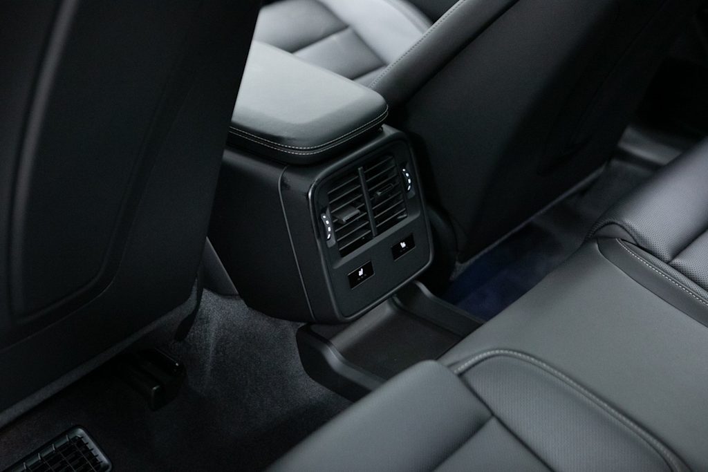 Thumbnail: 2026 Porsche Taycan - 27