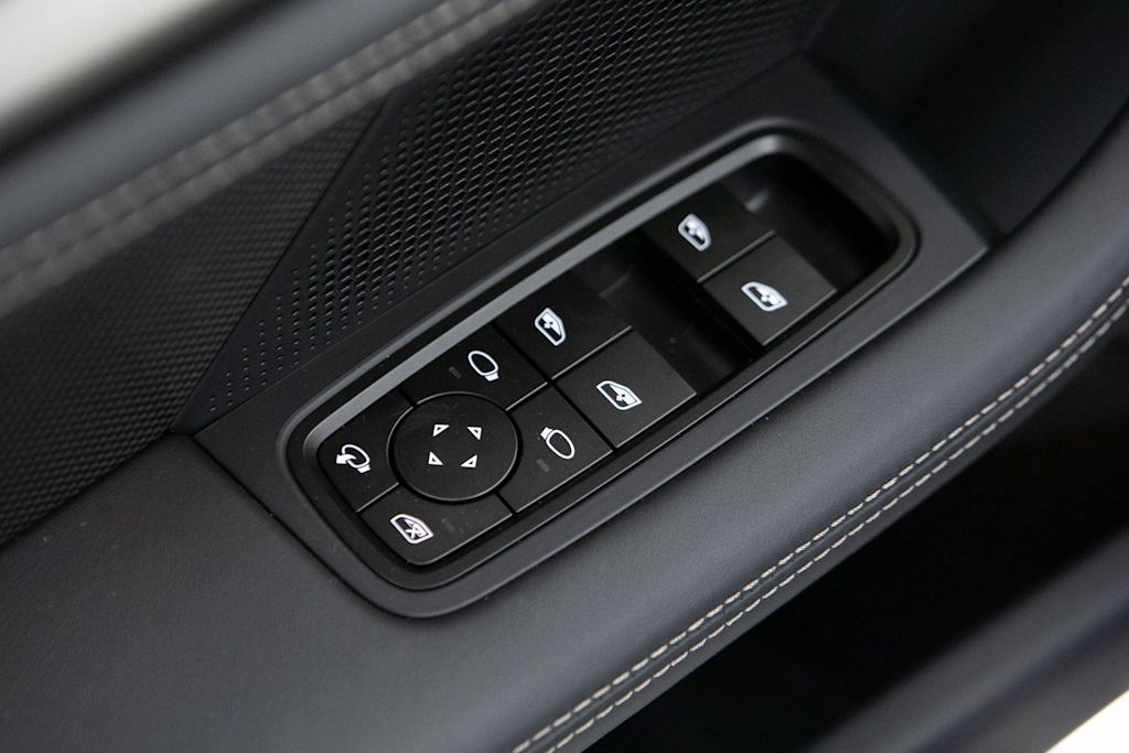 Thumbnail: 2026 Porsche Taycan - 21