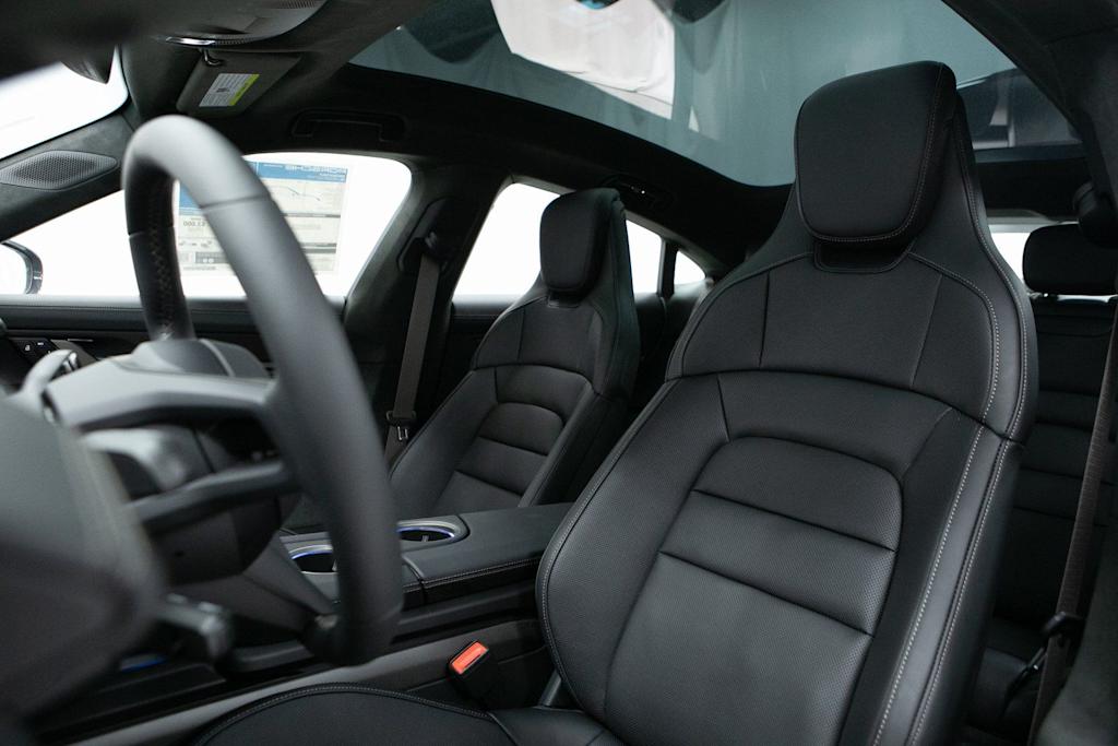 Thumbnail: 2026 Porsche Taycan - 9