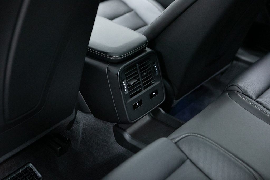 Thumbnail: 2026 Porsche Taycan - 29