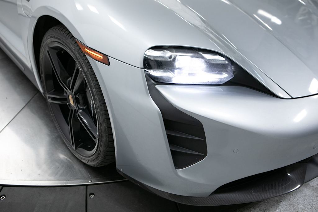 Thumbnail: 2021 Porsche Taycan - 17