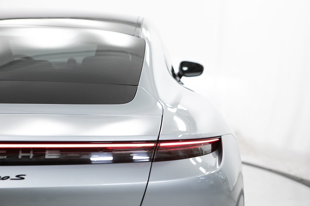 Thumbnail: 2021 Porsche Taycan - 23