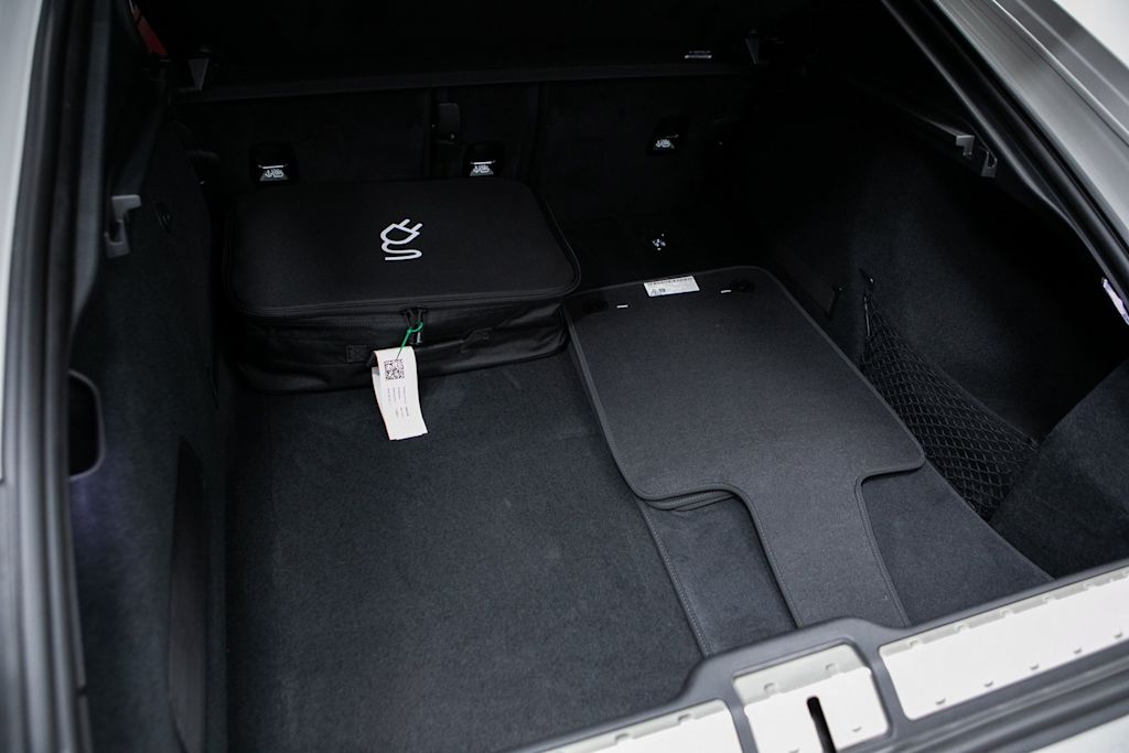 Thumbnail: 2026 Porsche Panamera - 32