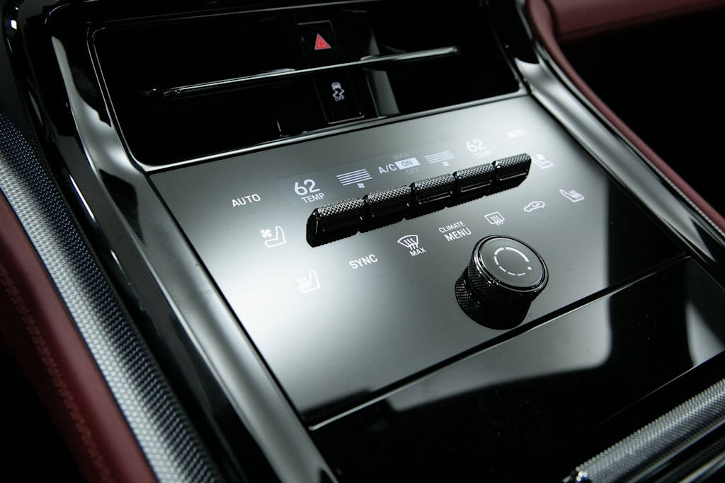 Thumbnail: 2026 Porsche Panamera - 25