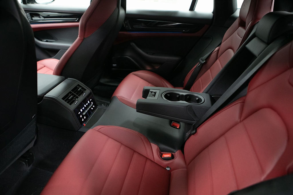 Thumbnail: 2026 Porsche Panamera - 30