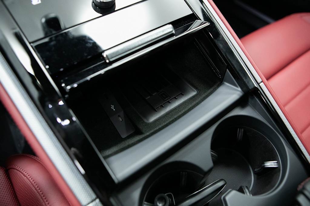 Thumbnail: 2026 Porsche Panamera - 26