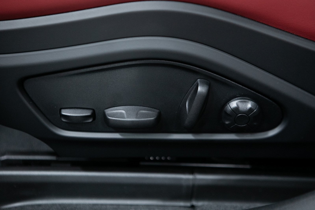 Thumbnail: 2026 Porsche Panamera - 21