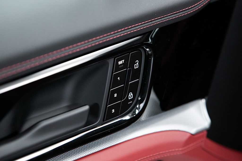 Thumbnail: 2026 Porsche Panamera - 23