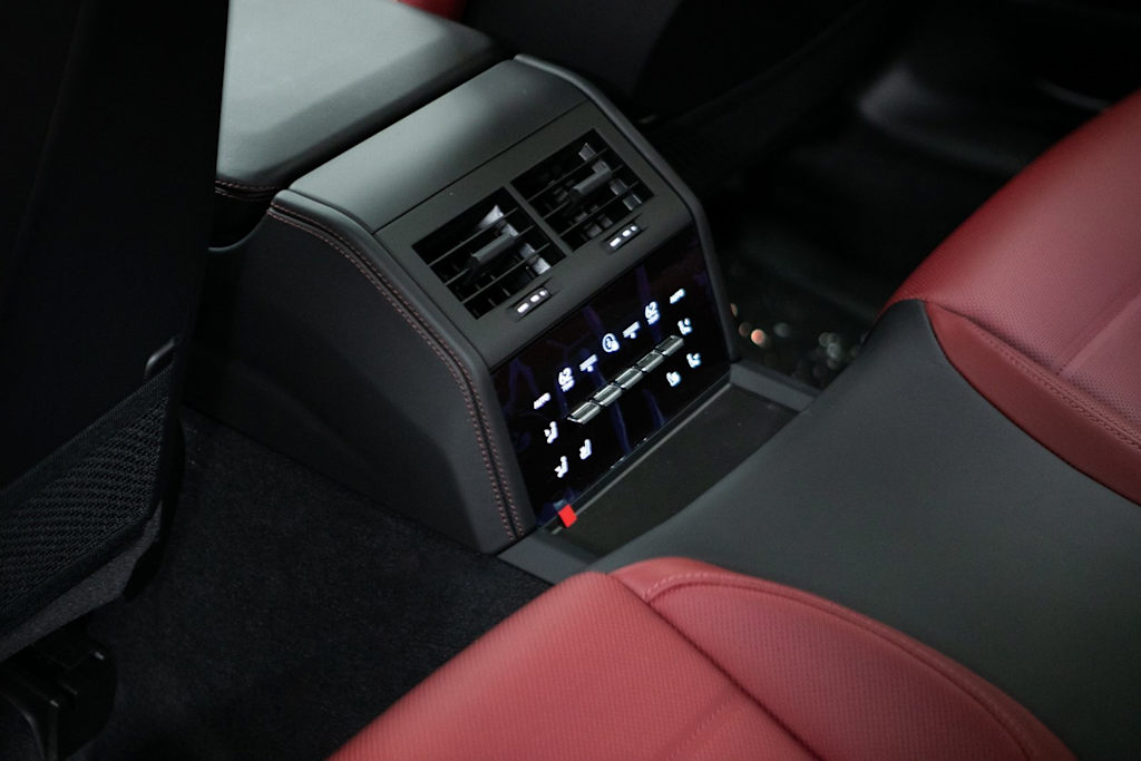 Thumbnail: 2026 Porsche Panamera - 29