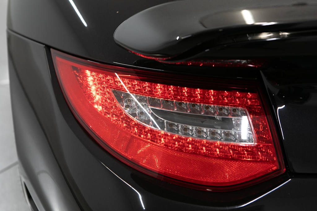 Thumbnail: 2011 Porsche 911 - 30