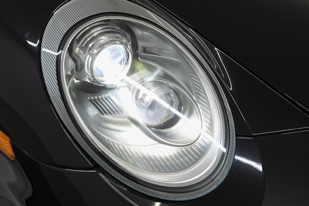 Thumbnail: 2011 Porsche 911 - 19