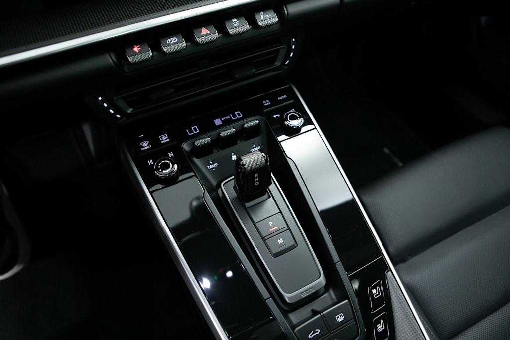 Thumbnail: 2025 Porsche 911 - 13