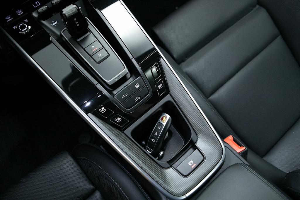 Thumbnail: 2025 Porsche 911 - 27