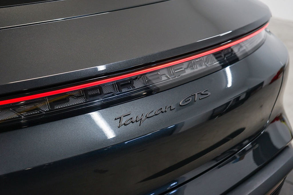Thumbnail: 2023 Porsche Taycan - 22