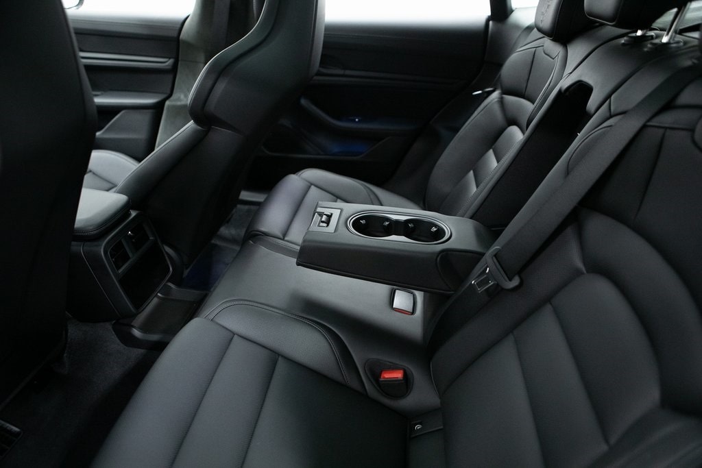 Thumbnail: 2026 Porsche Taycan - 30