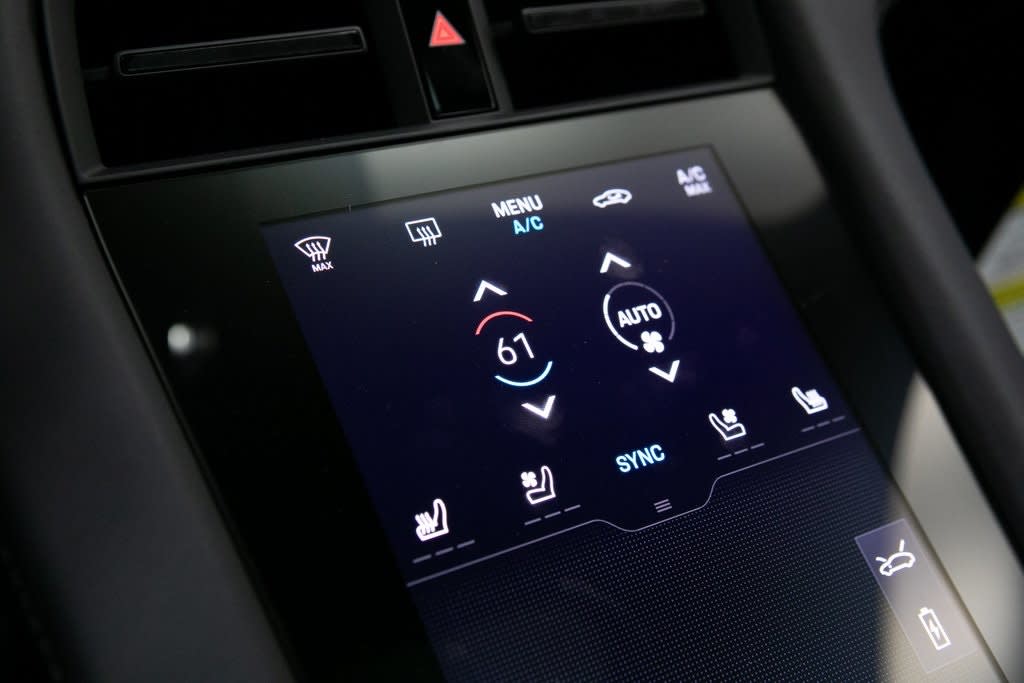 Thumbnail: 2026 Porsche Taycan - 24