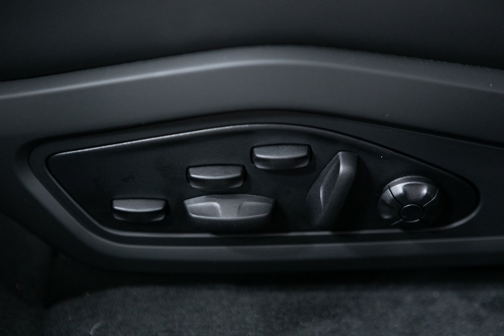 Thumbnail: 2026 Porsche Taycan - 20