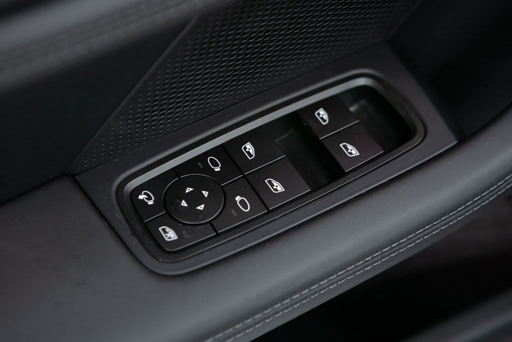 Thumbnail: 2026 Porsche Taycan - 21