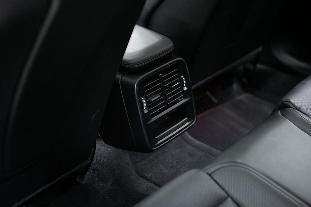 Thumbnail: 2024 Porsche Taycan - 31