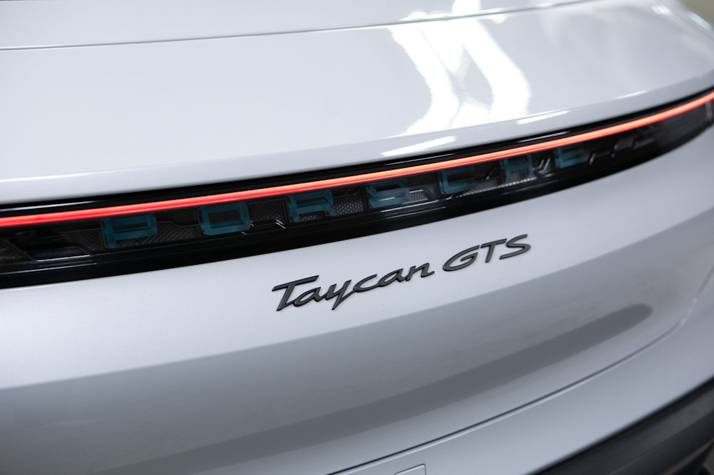 Thumbnail: 2023 Porsche Taycan - 23