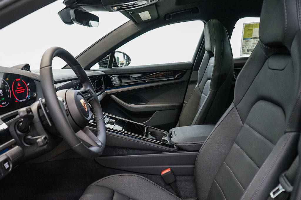 Thumbnail: 2026 Porsche Panamera - 21