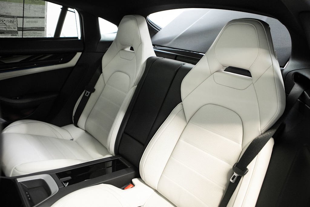 Thumbnail: 2026 Porsche Panamera - 33