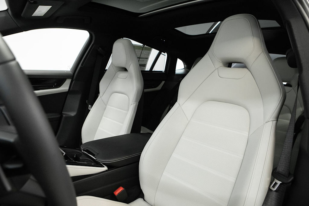 Thumbnail: 2026 Porsche Panamera - 8