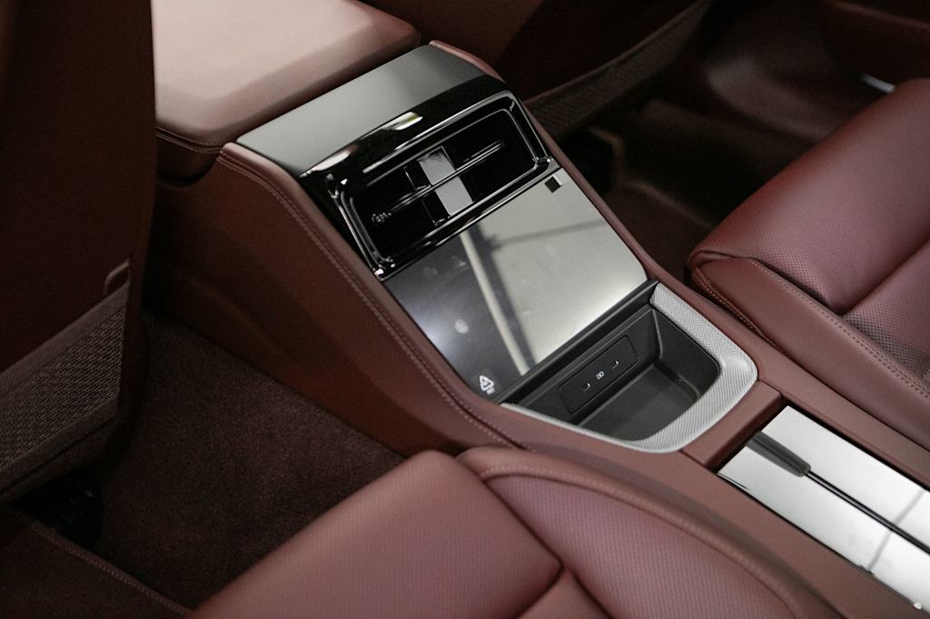 Thumbnail: 2026 Porsche Panamera - 11