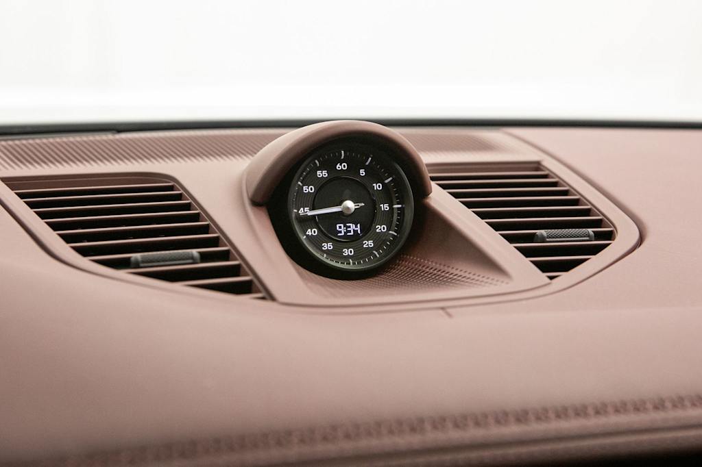 Thumbnail: 2026 Porsche Panamera - 30