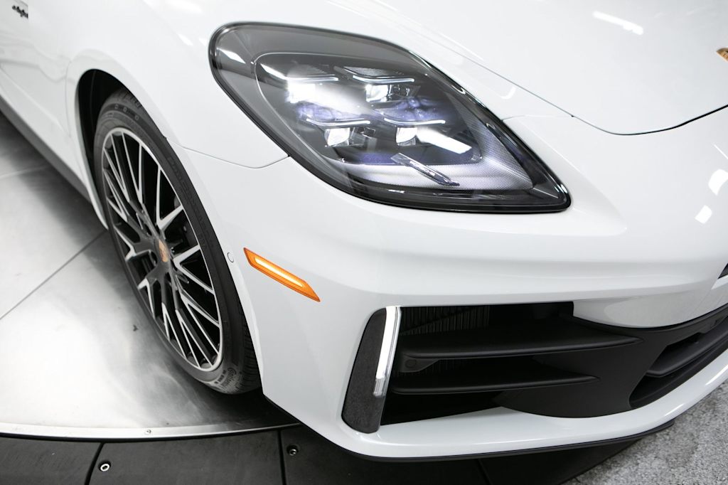 Thumbnail: 2026 Porsche Panamera - 16
