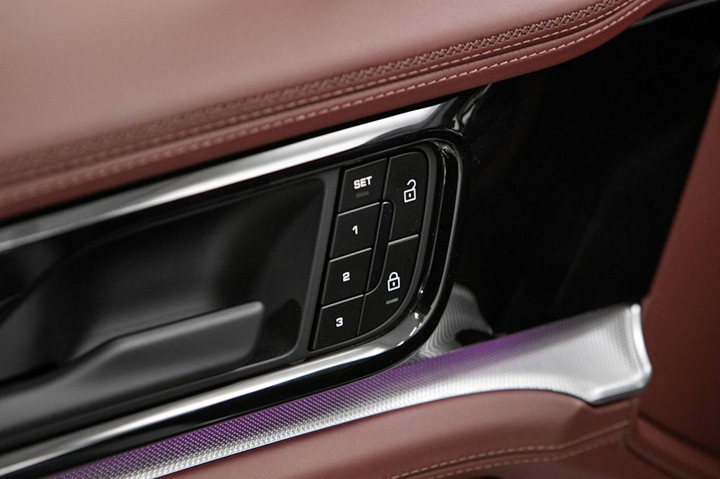 Thumbnail: 2026 Porsche Panamera - 24