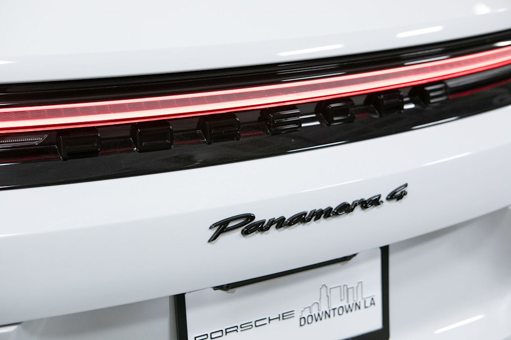 Thumbnail: 2026 Porsche Panamera - 20