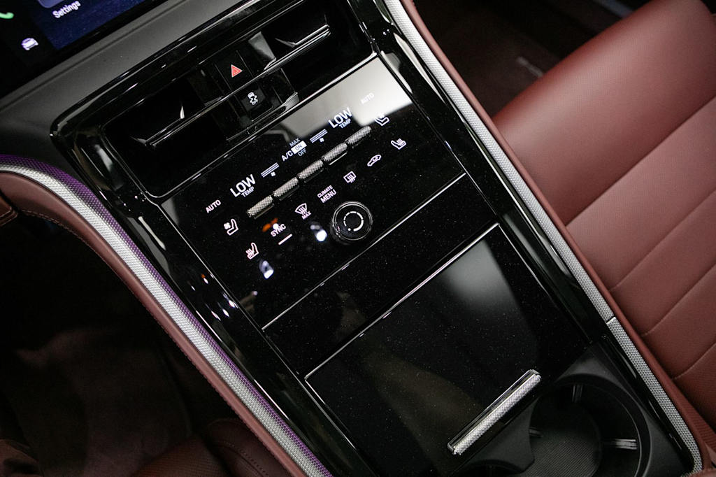 Thumbnail: 2026 Porsche Panamera - 26