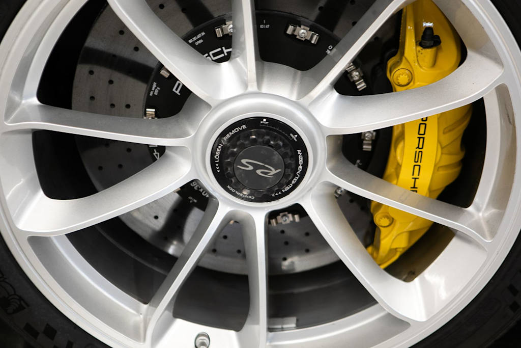Thumbnail: 2016 Porsche 911 - 16