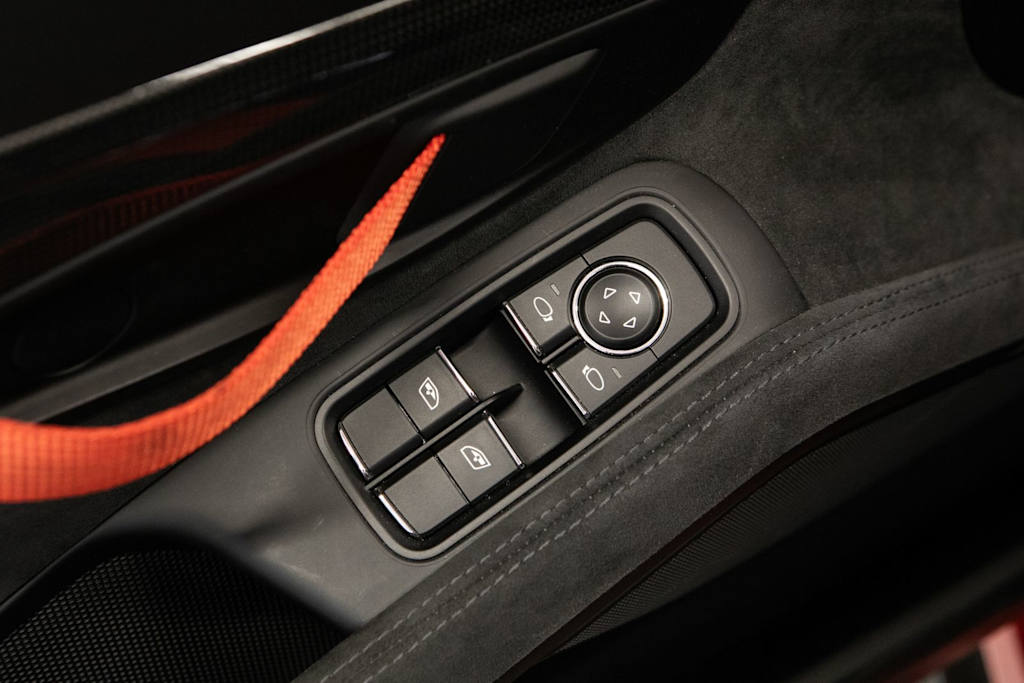 Thumbnail: 2016 Porsche 911 - 20