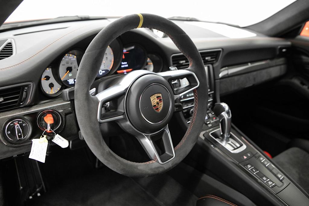 Thumbnail: 2016 Porsche 911 - 2