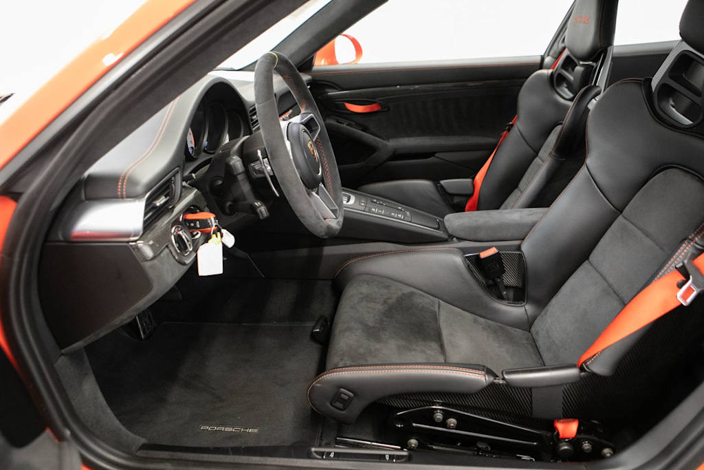 Thumbnail: 2016 Porsche 911 - 9