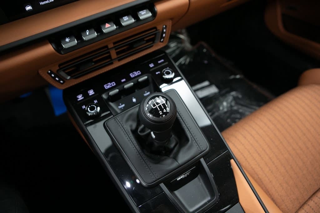 Thumbnail: 2024 Porsche 911 - 10