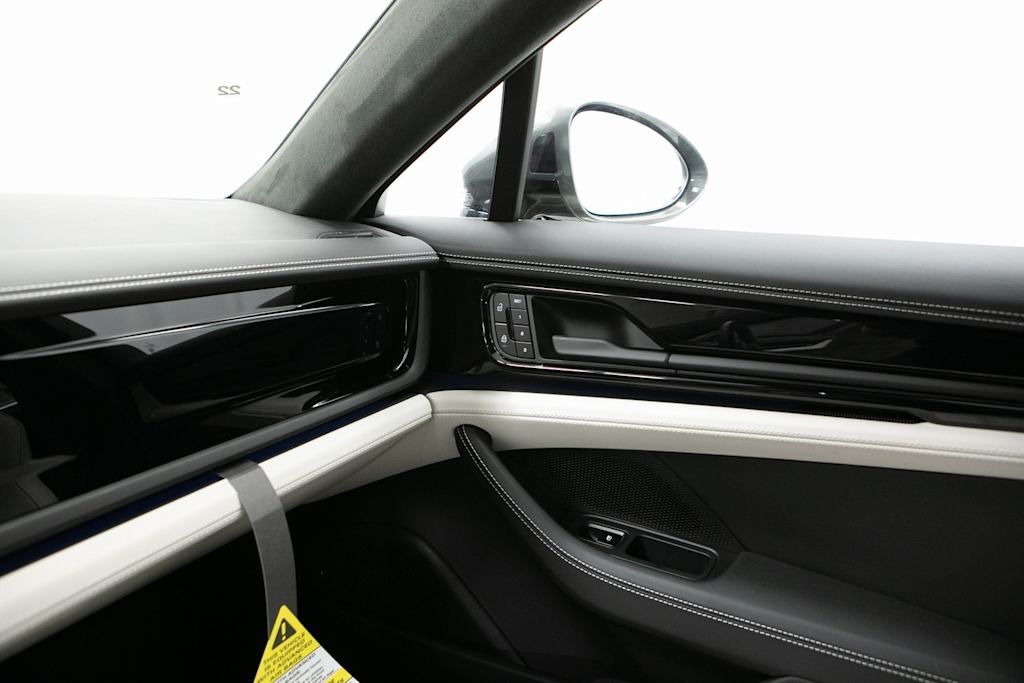 Thumbnail: 2026 Porsche Panamera - 27