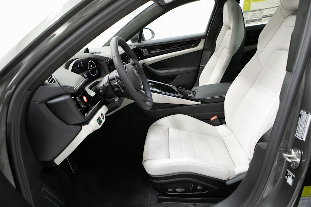 Thumbnail: 2026 Porsche Panamera - 10