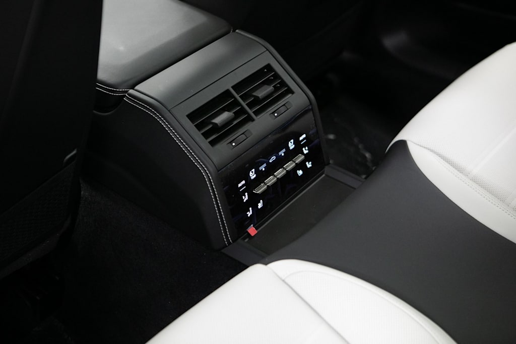 Thumbnail: 2026 Porsche Panamera - 29