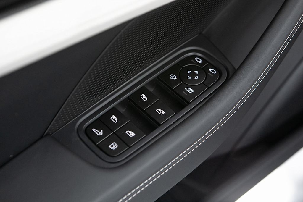 Thumbnail: 2026 Porsche Panamera - 23