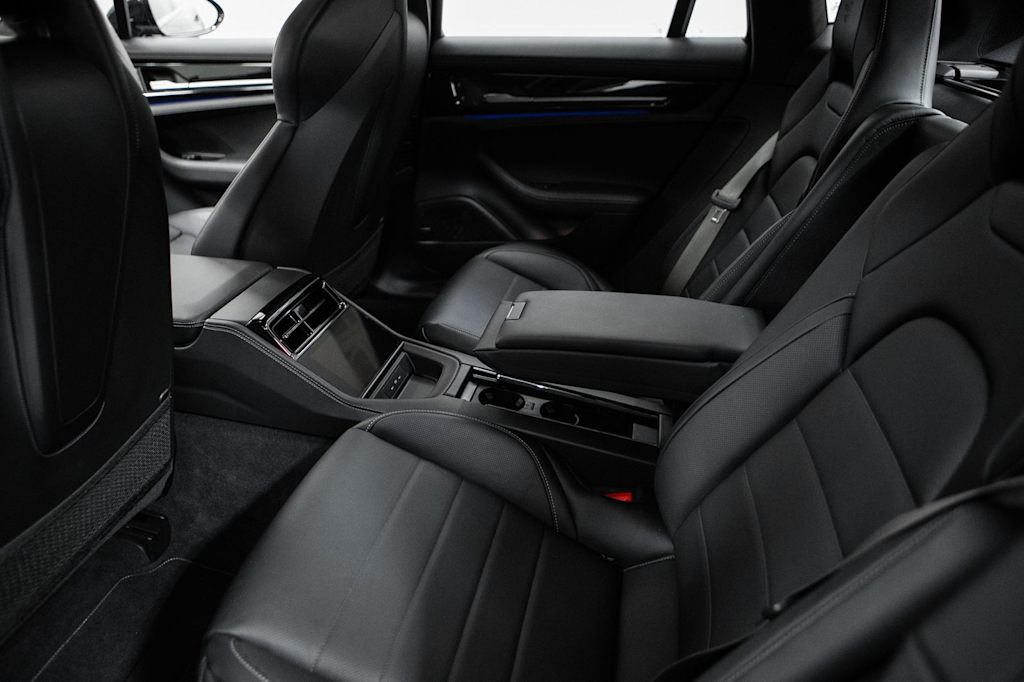 Thumbnail: 2025 Porsche Panamera - 38