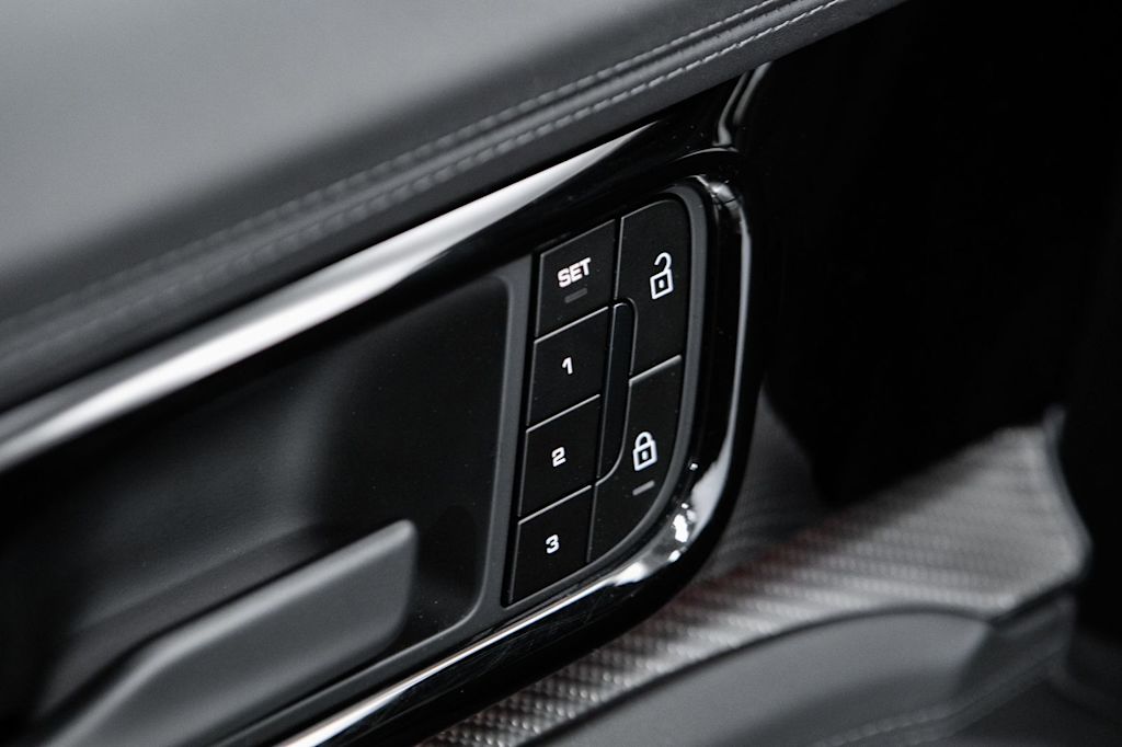 Thumbnail: 2025 Porsche Panamera - 28
