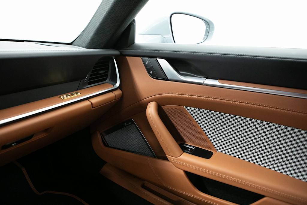 Thumbnail: 2023 Porsche 911 - 25