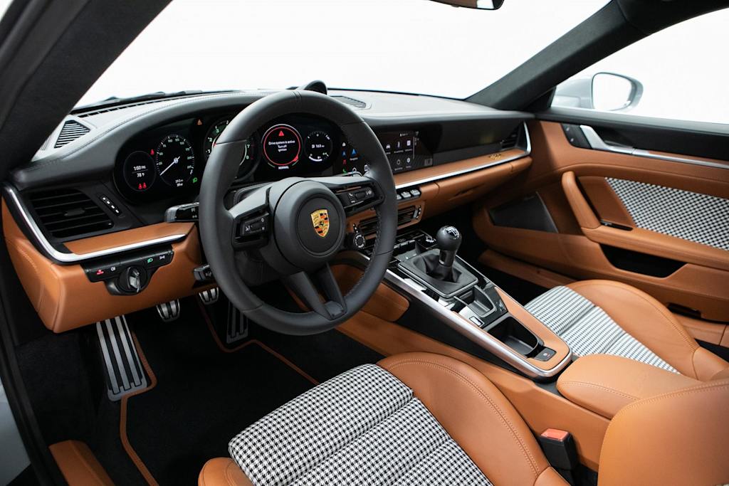 Thumbnail: 2023 Porsche 911 - 2