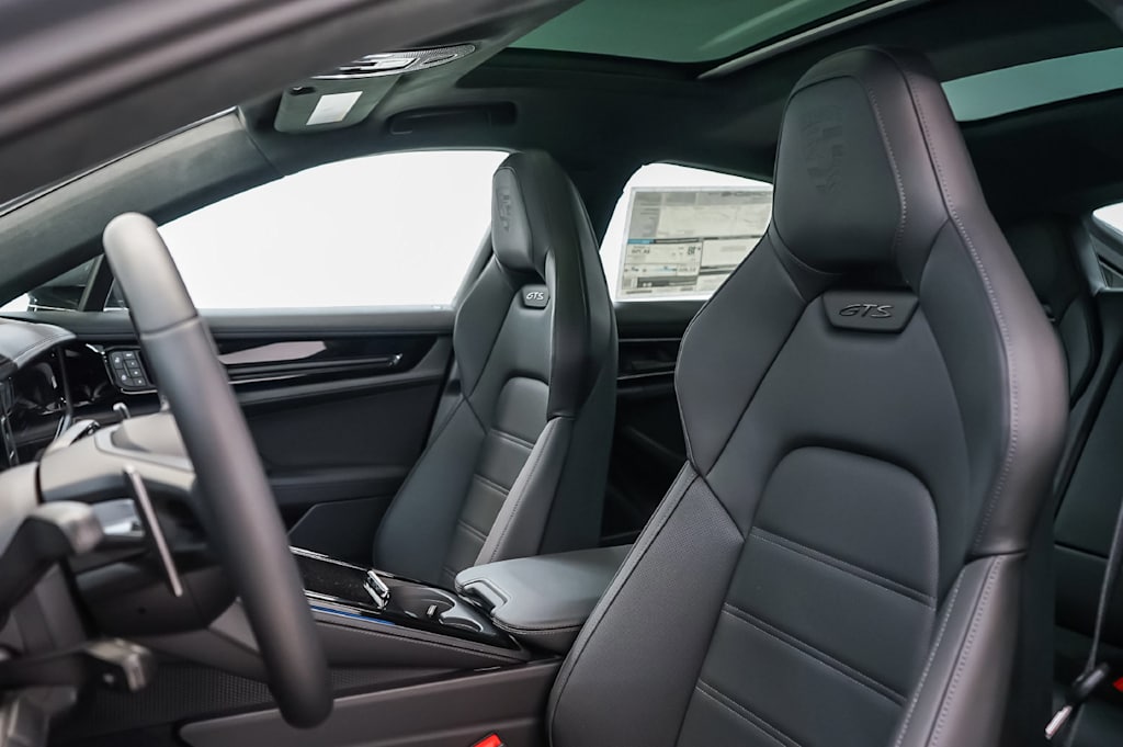 Thumbnail: 2026 Porsche Panamera - 9