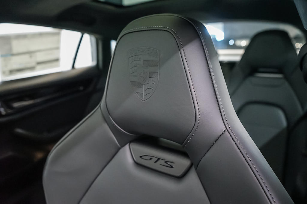 Thumbnail: 2026 Porsche Panamera - 33